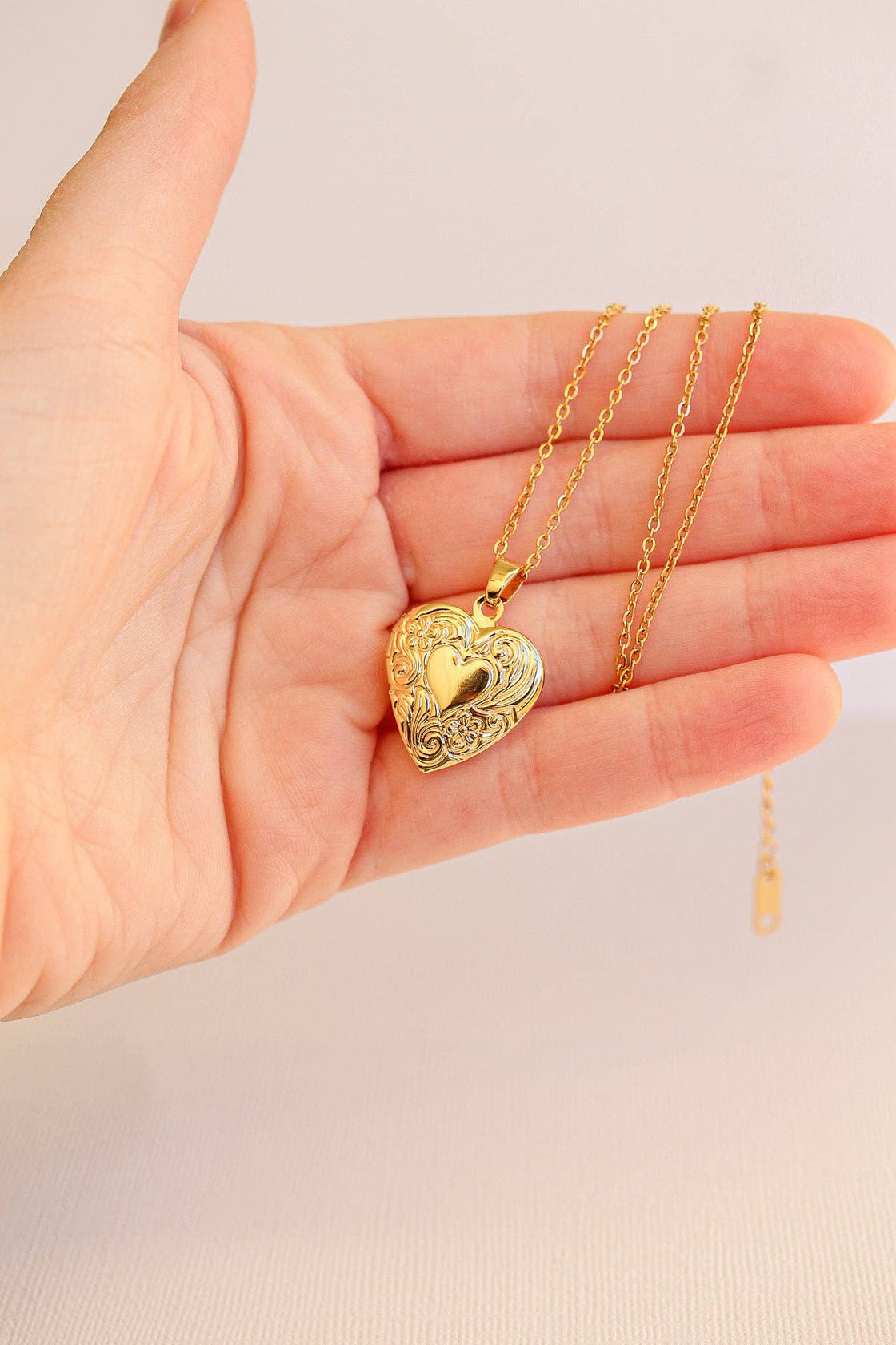 Mia Heart Locket in Gold